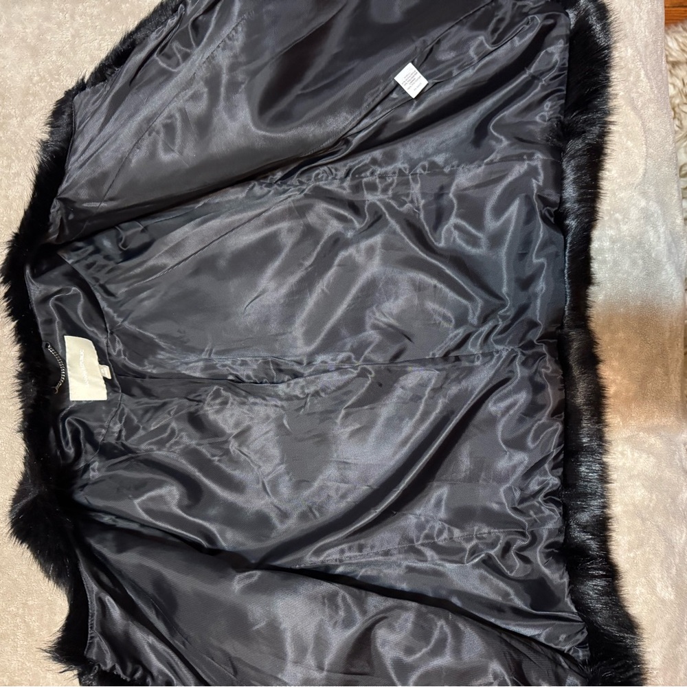 Banana Republic Black Faux Elegant Fur. - Picture 5 of 5
